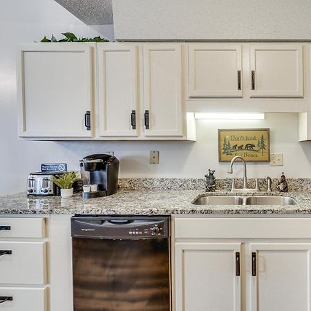 Downtown Gatlinburg Condo With Mountain-View Balcony Exteriör bild