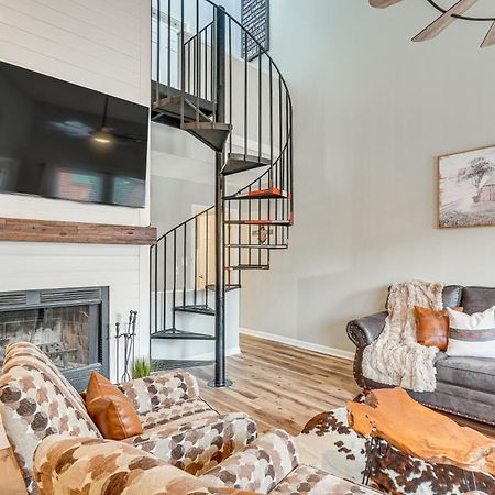 Downtown Gatlinburg Condo With Mountain-View Balcony Exteriör bild