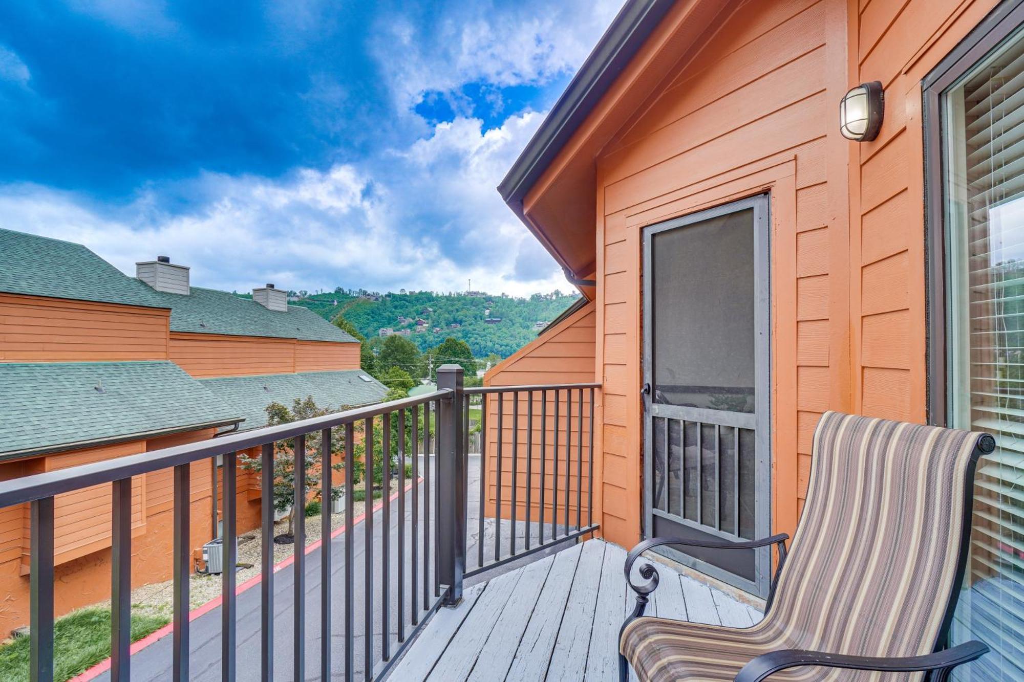 Downtown Gatlinburg Condo With Mountain-View Balcony Exteriör bild