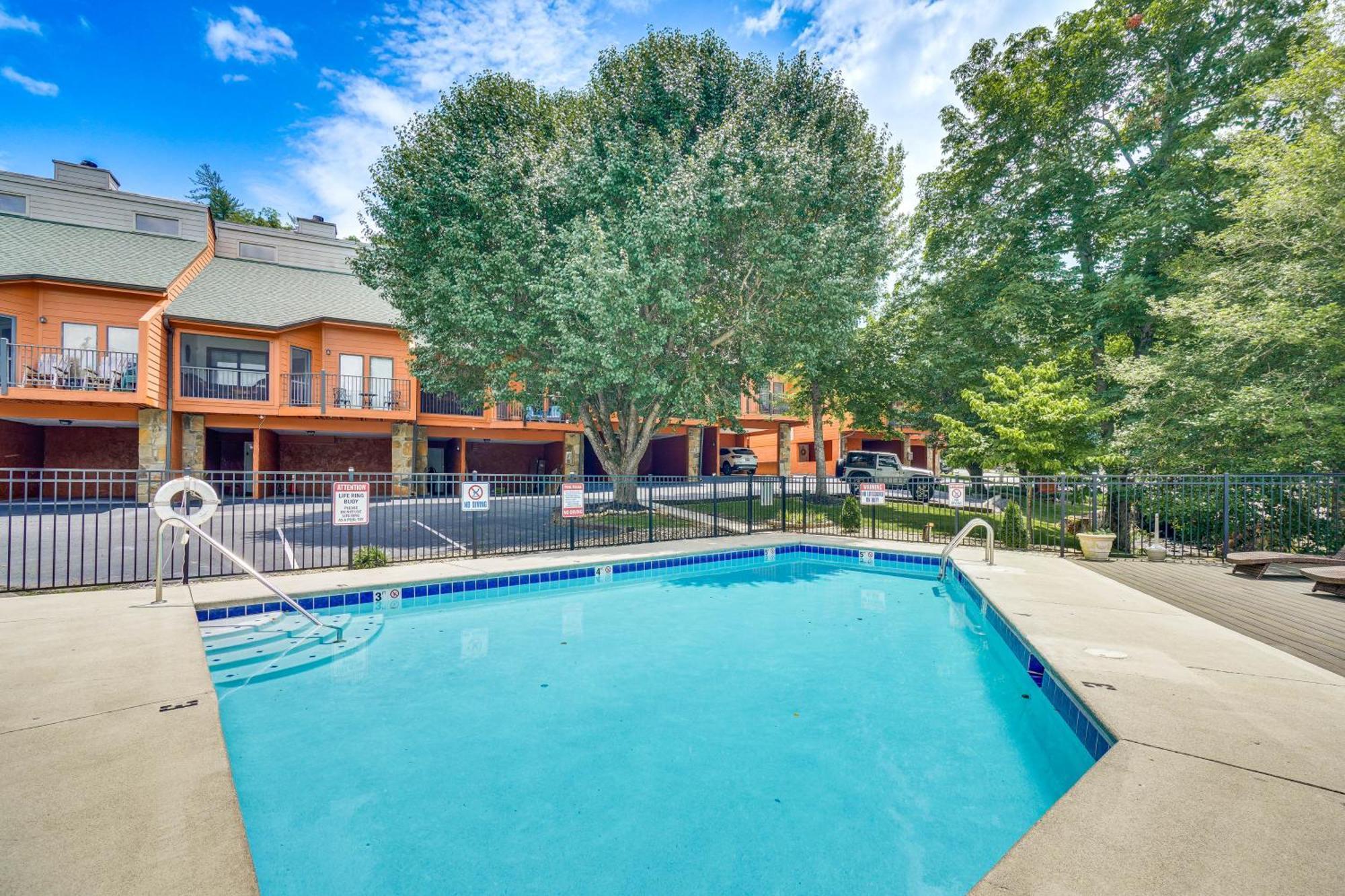 Downtown Gatlinburg Condo With Mountain-View Balcony Exteriör bild